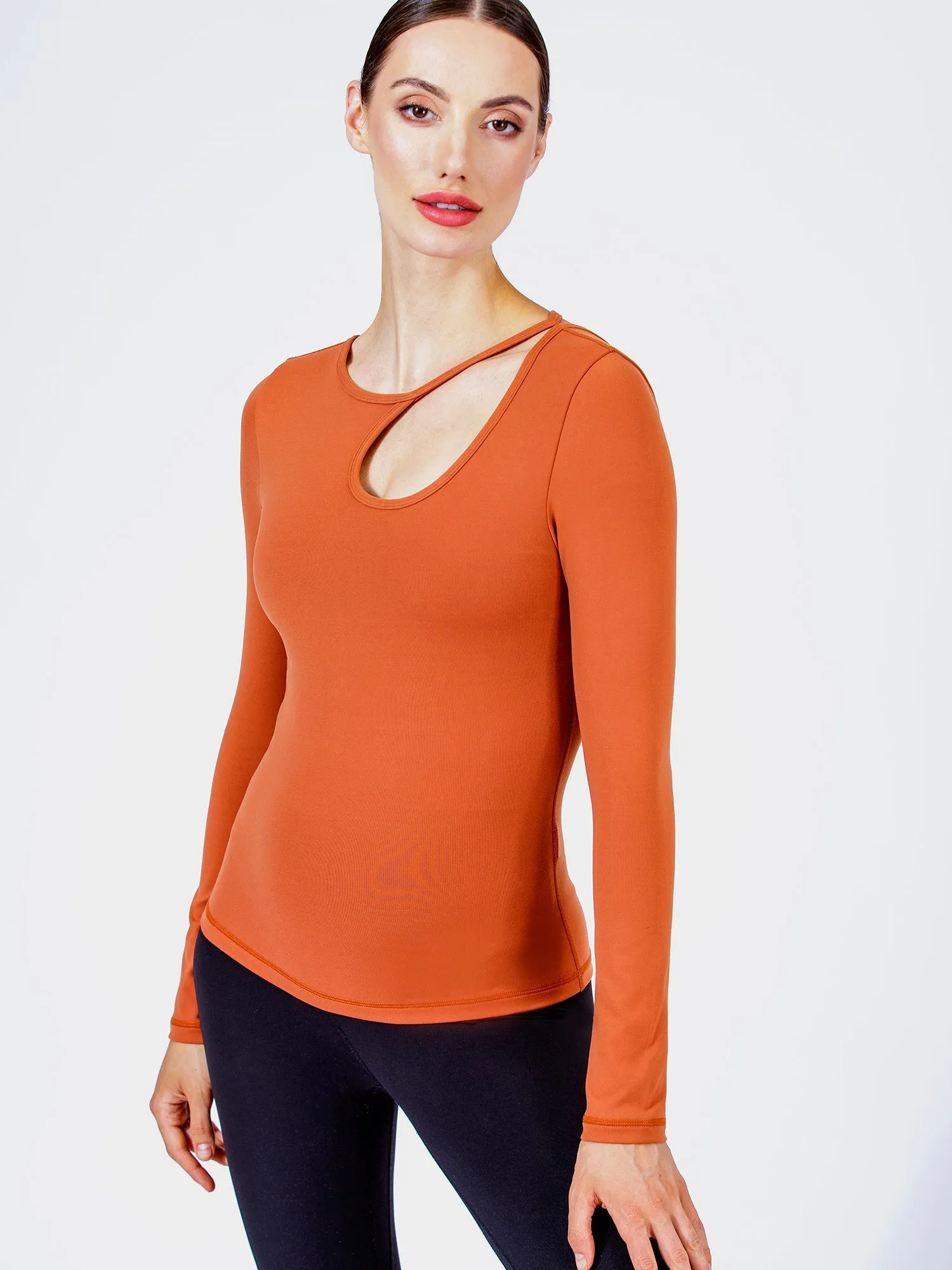 ATMAN LONG SLEEVE CUTOUT TEE, MAPLE