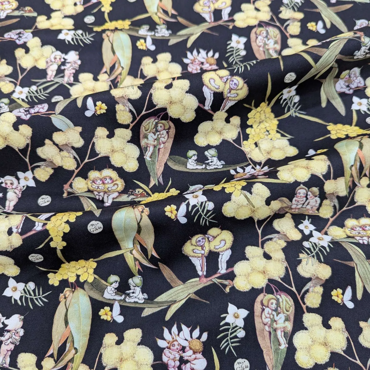 Cotton, May Gibbs - Gumnut Gossiping in Black