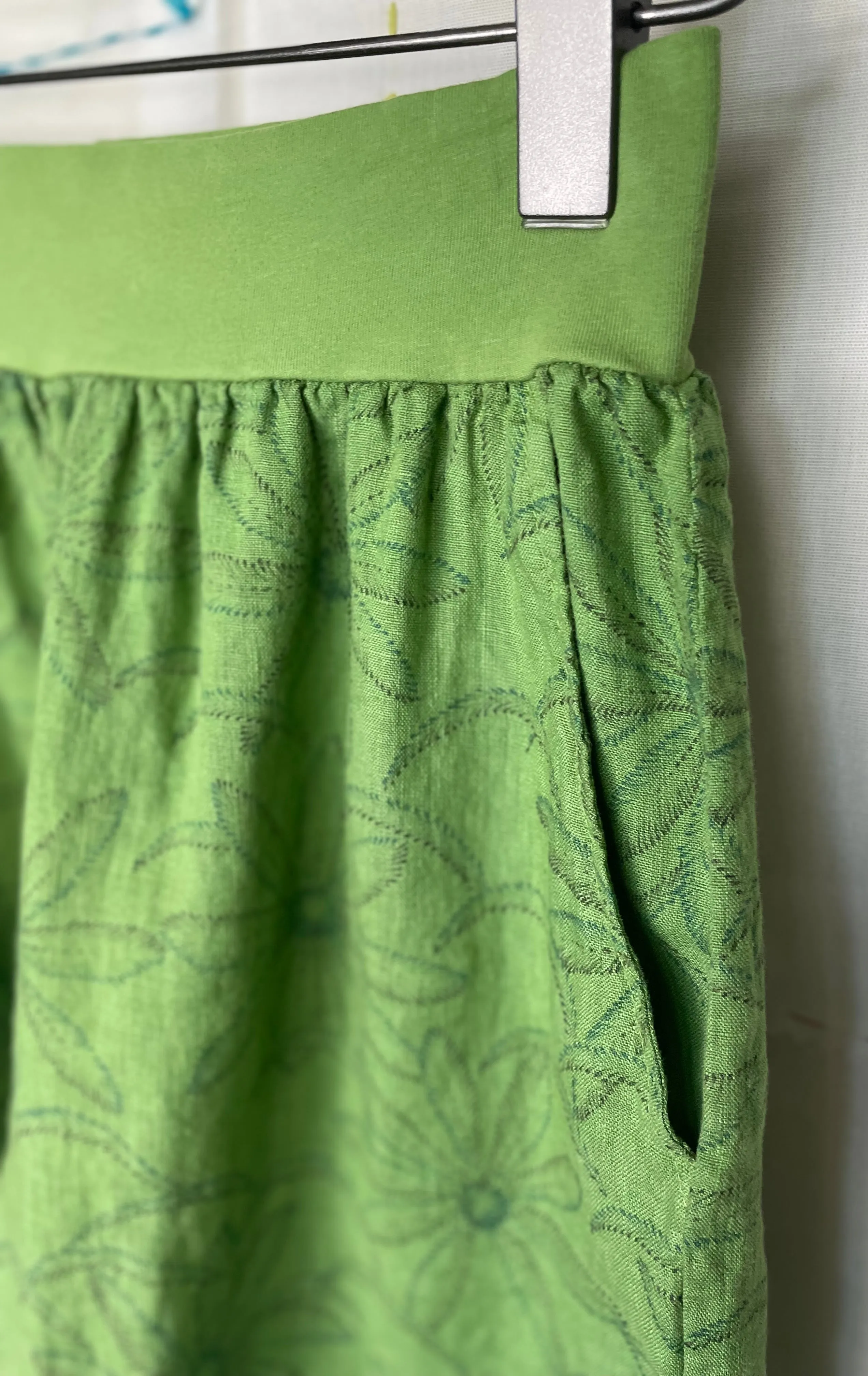 Cut Loose  ~  Walking Short - Fava Daisy Print