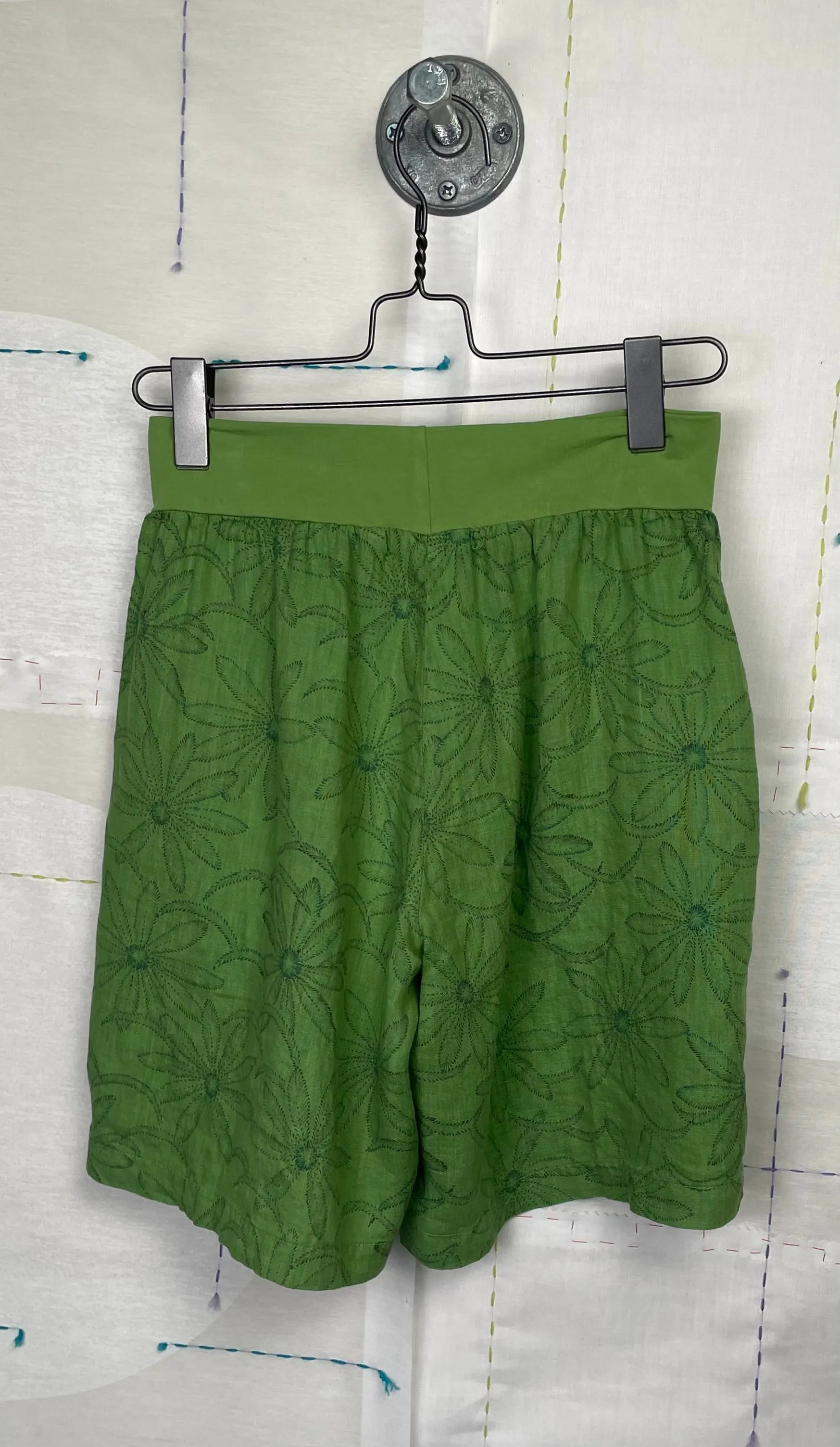 Cut Loose  ~  Walking Short - Fava Daisy Print