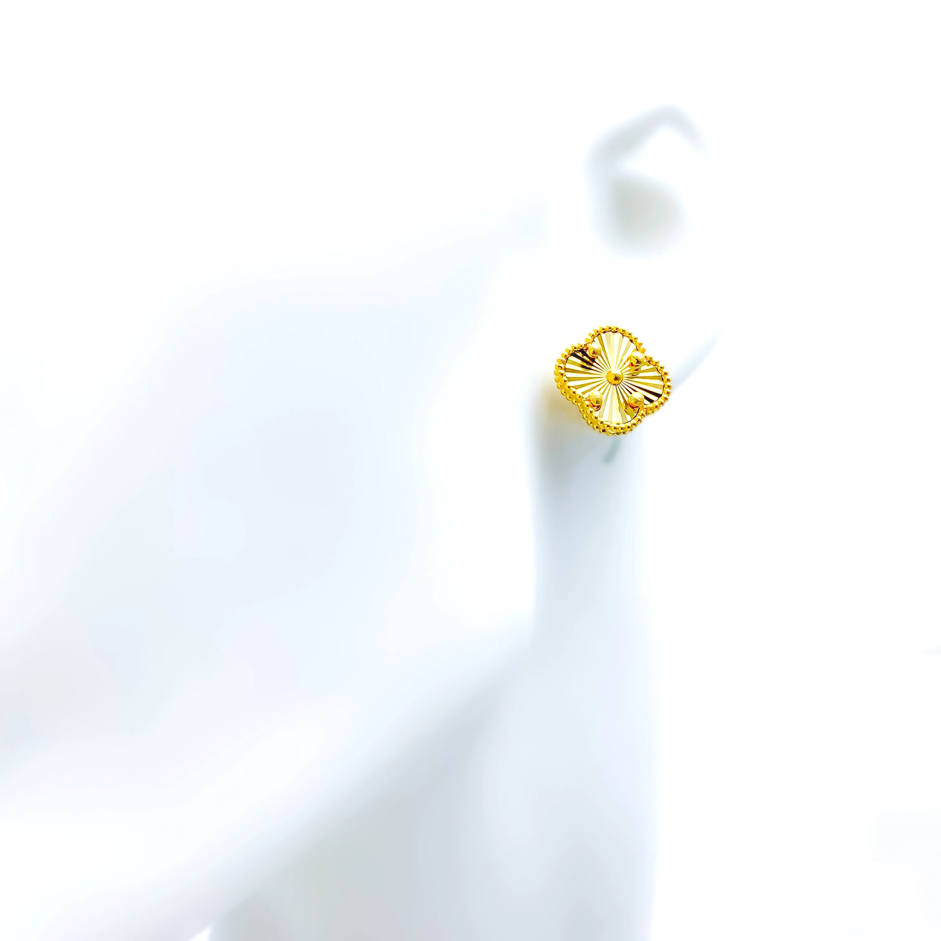 Decorative Chic 21k Gold Clover Earrings