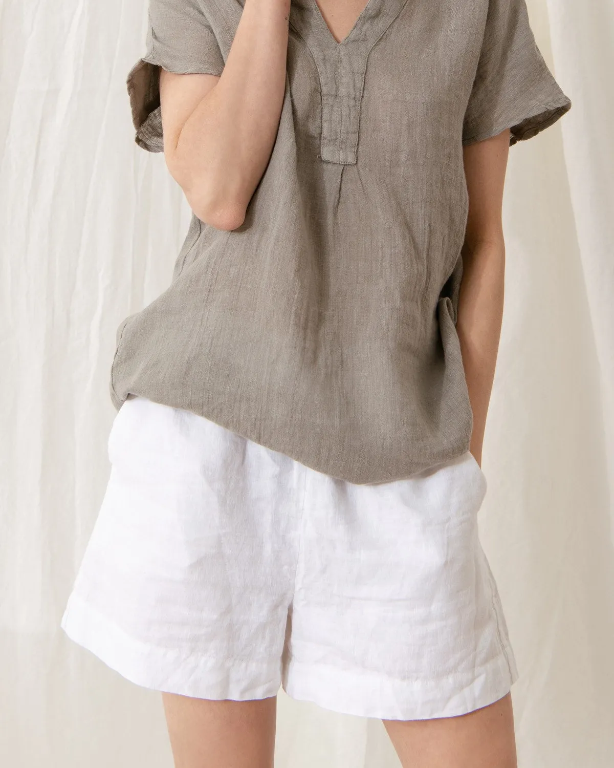 Eva - Linen Shorts in White