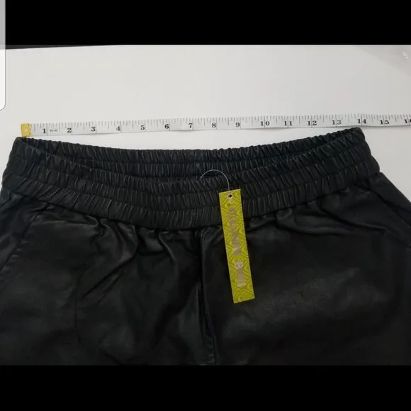 GIANNI BINI Black Shorts