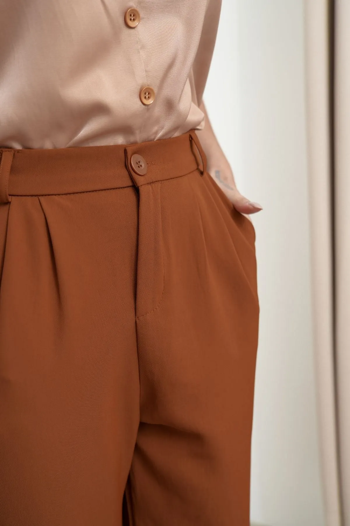 HARVEY High-Waist Tailored Straight Leg Trousers (Russet Brown)