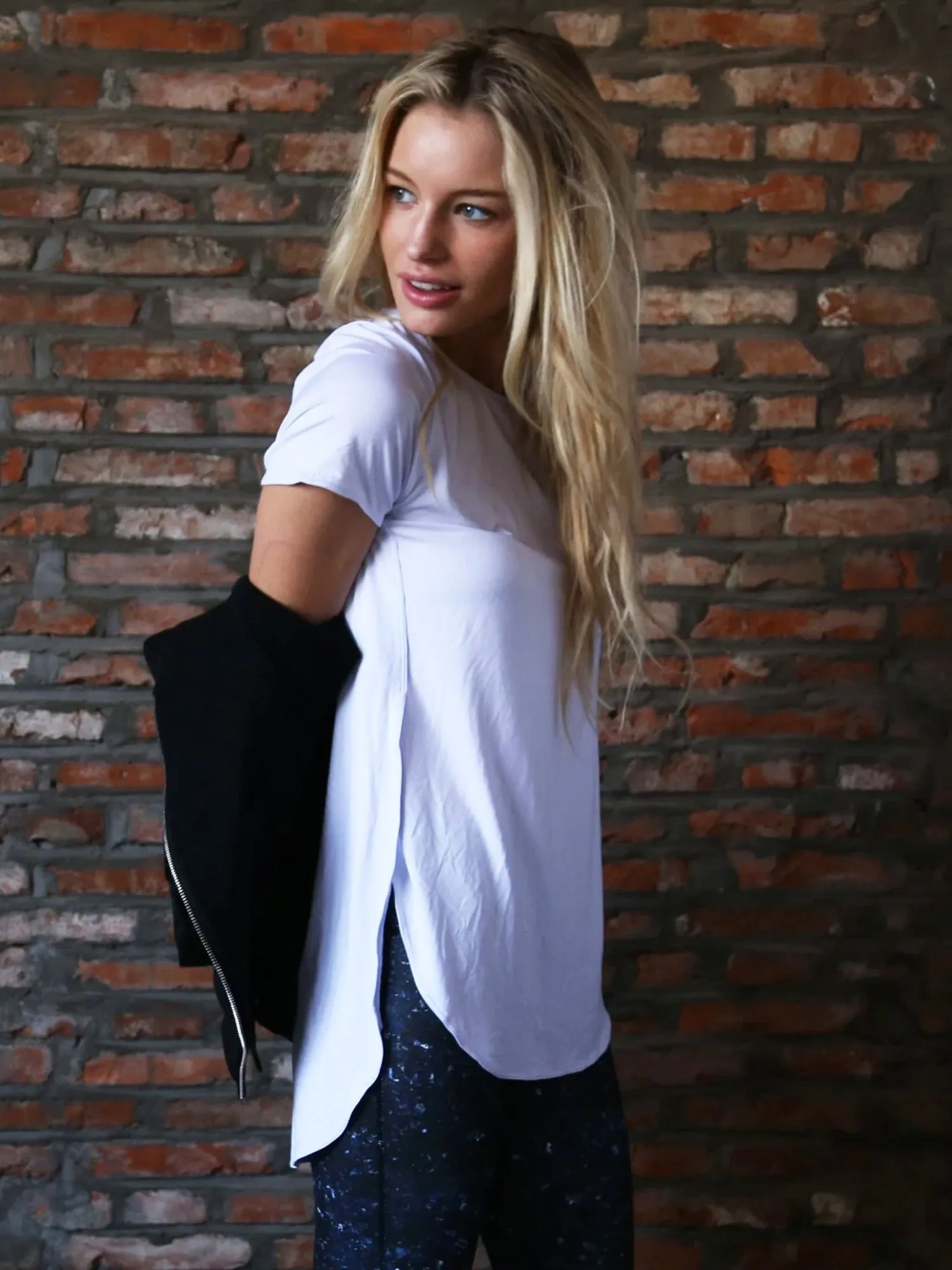 HI LO SPLIT SIDE TEE