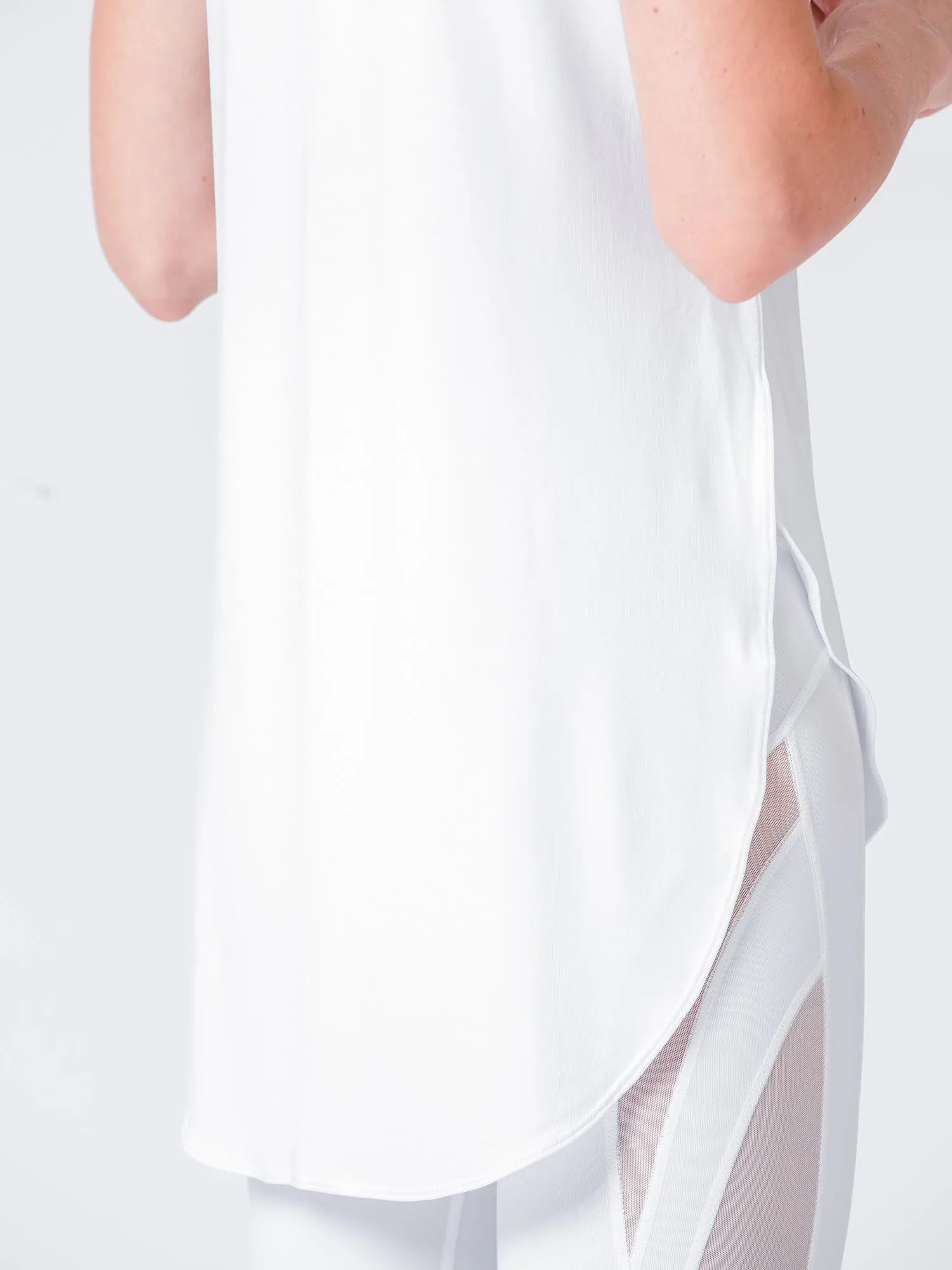 HI LO SPLIT SIDE TEE