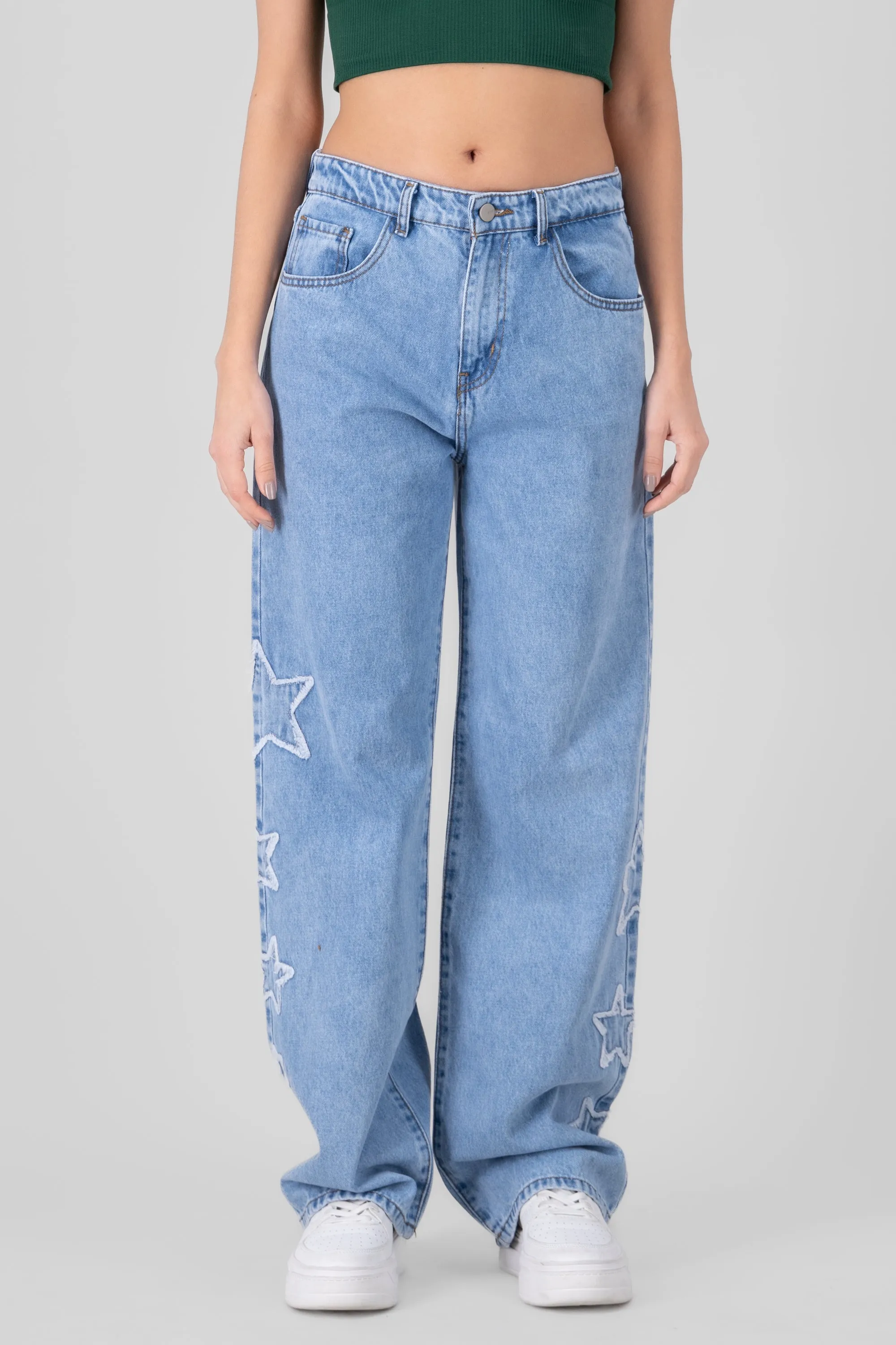 Jeans straight con estrellas asimétrico
