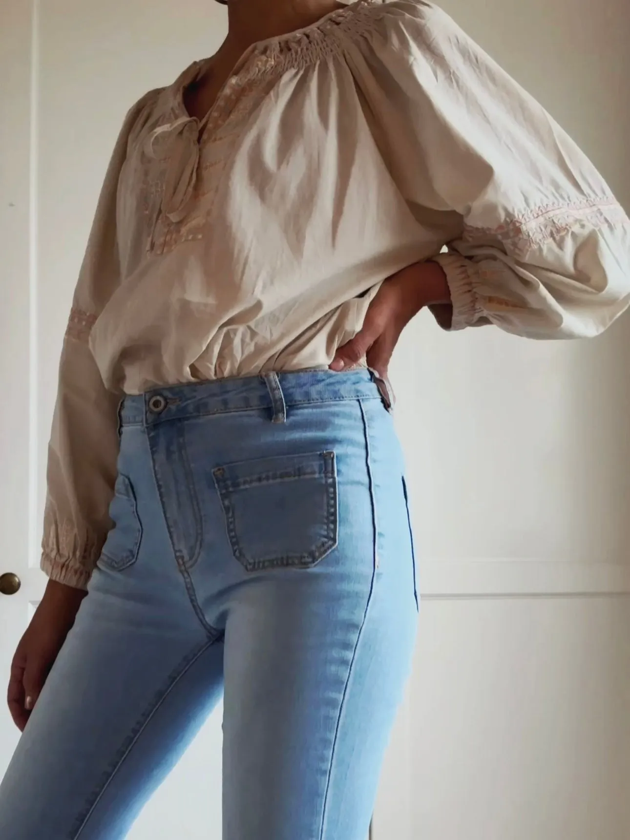 LOOSE TOP WITH DETAILS - BEIGE