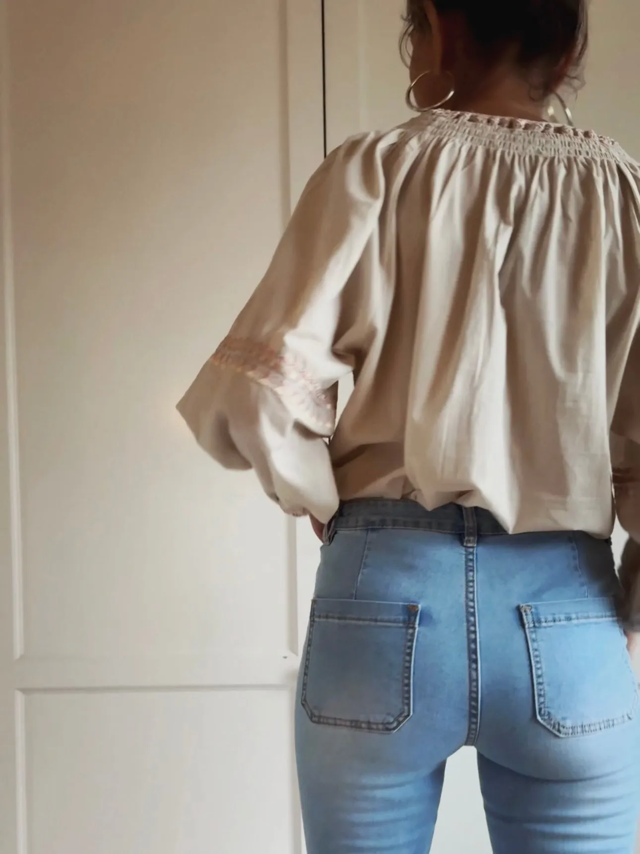 LOOSE TOP WITH DETAILS - BEIGE
