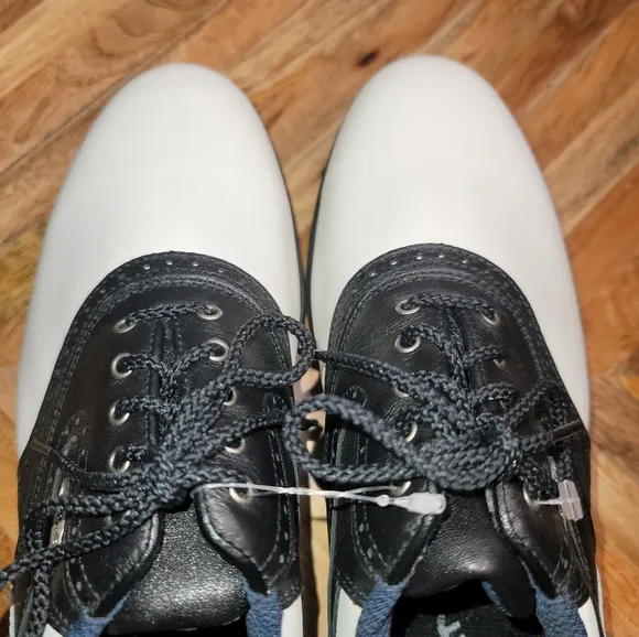 NWOT FootJoy Golf Shoes Womens Size 9M White Black Saddle Oxford Soft Spike Flaw