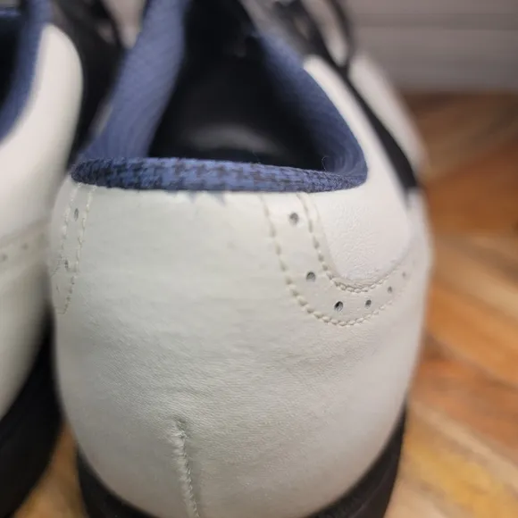 NWOT FootJoy Golf Shoes Womens Size 9M White Black Saddle Oxford Soft Spike Flaw
