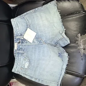 NWT Favorite Daughter The Josie Super Relaxed Fit  Cutoff Denim Shorts