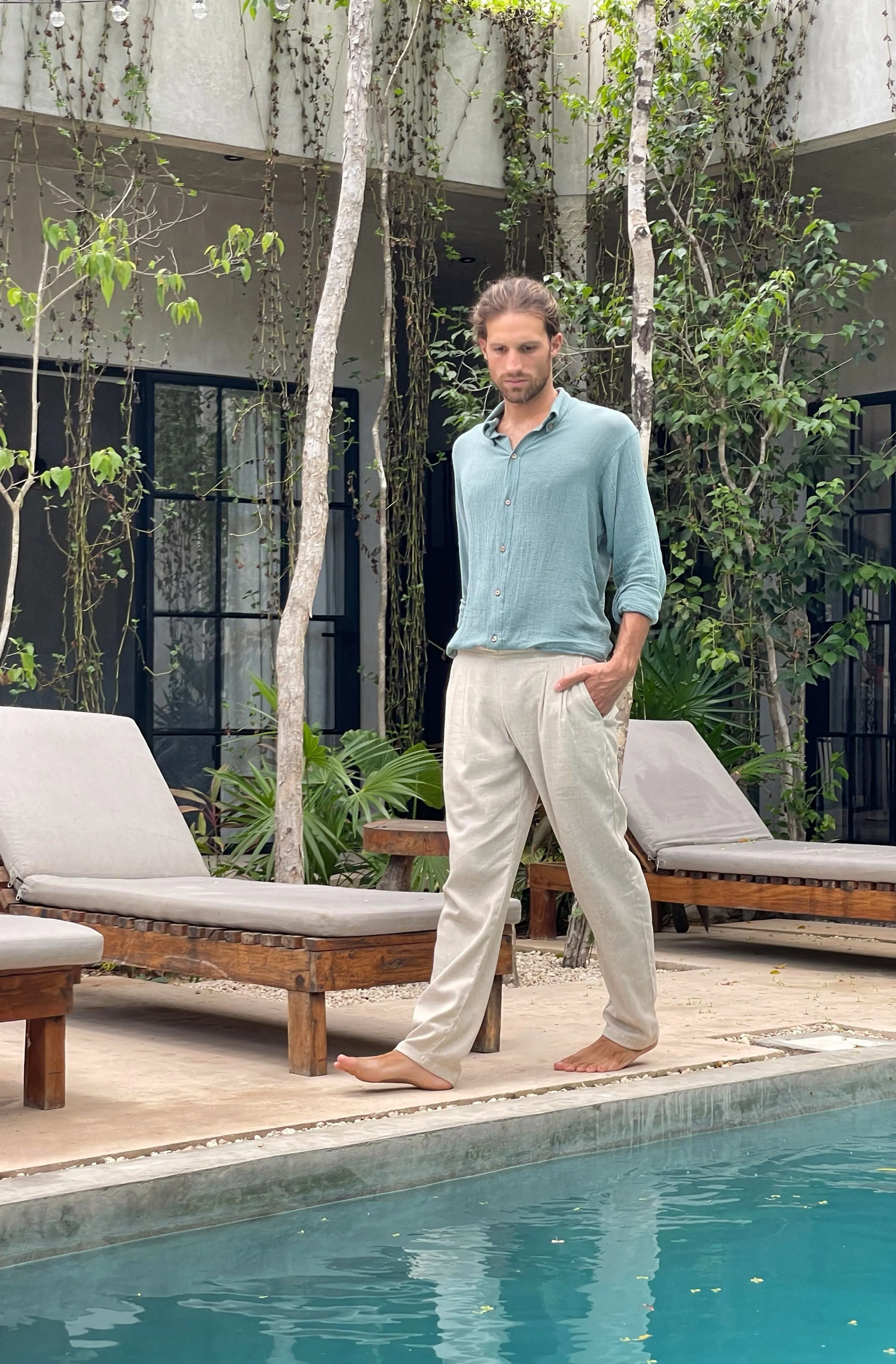 Pleated linen pants
