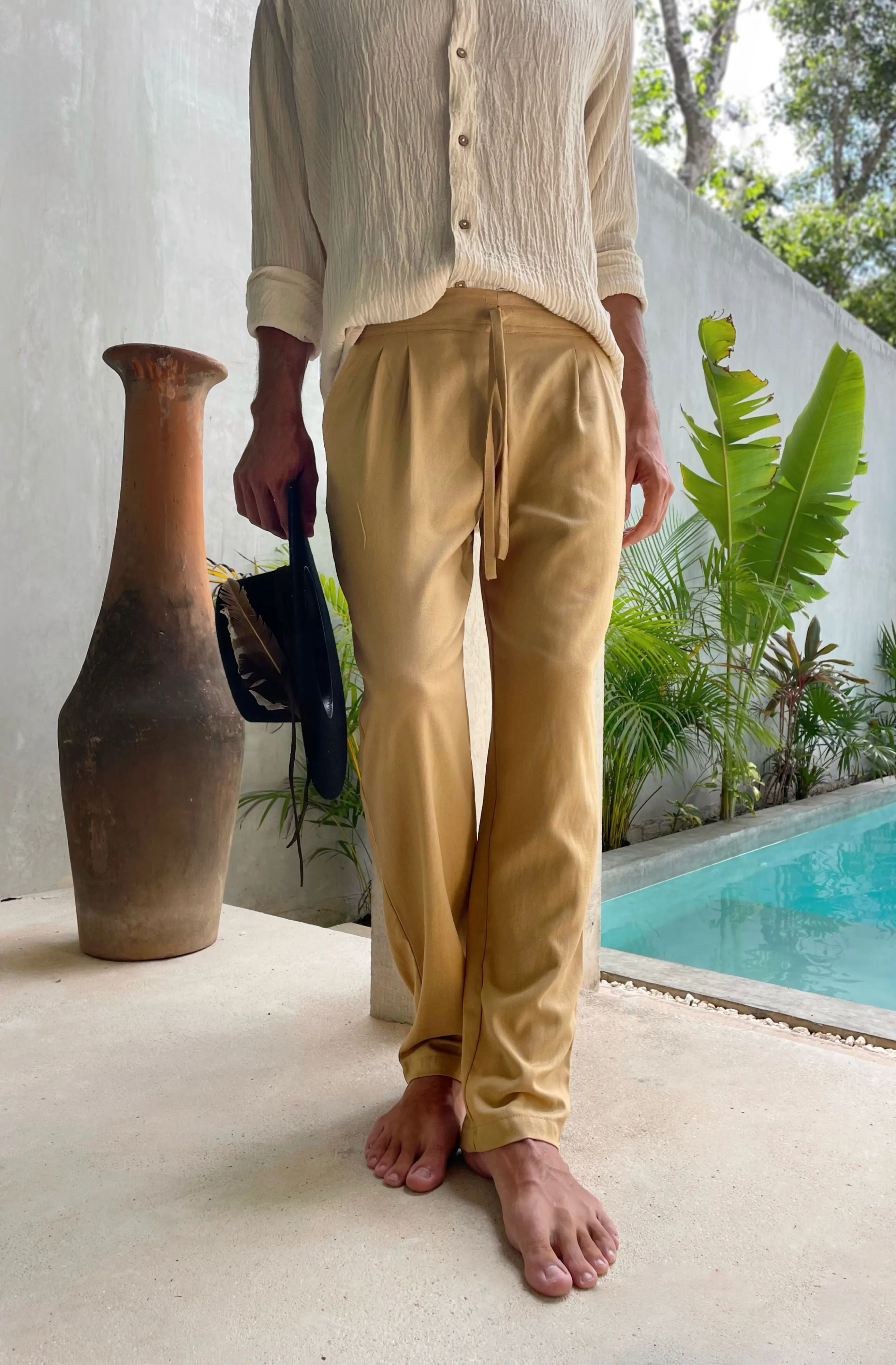 Pleated linen pants