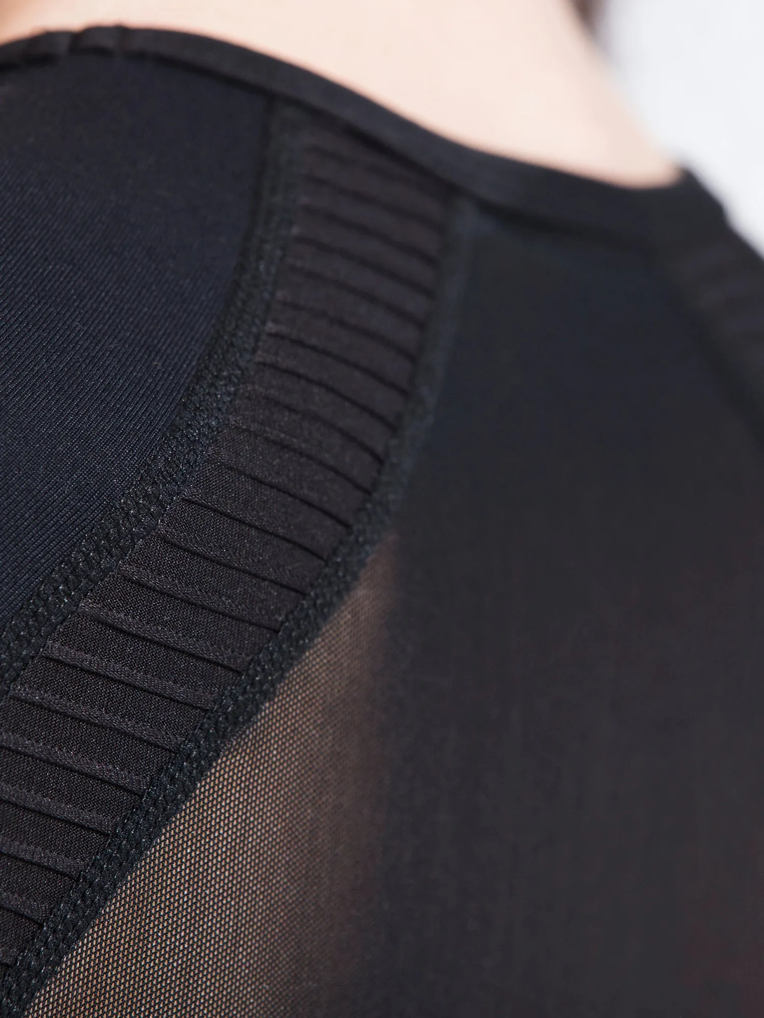 PLEATED MESH TEE, BLACK