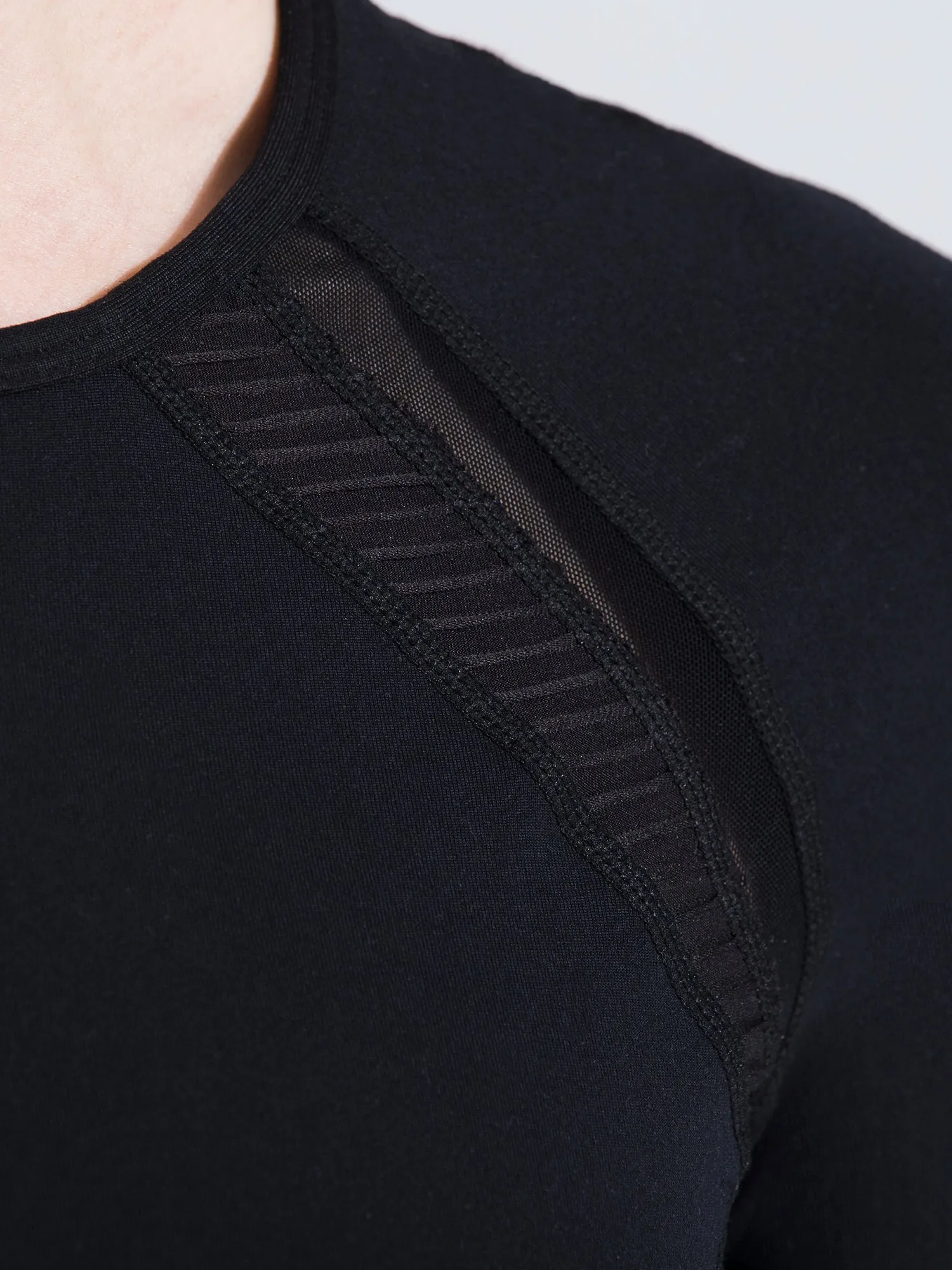 PLEATED MESH TEE, BLACK