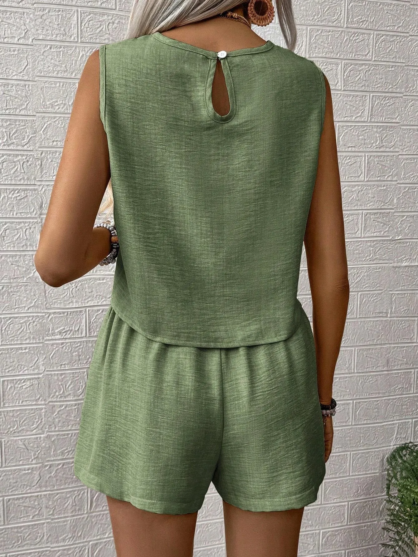 Relaxed Fit Sleeveless Top and Soft Shorts Two-Piece Set Perfect for Warm Days Outdoors