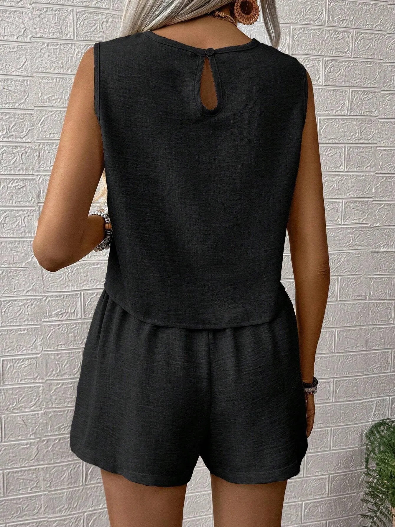 Relaxed Fit Sleeveless Top and Soft Shorts Two-Piece Set Perfect for Warm Days Outdoors