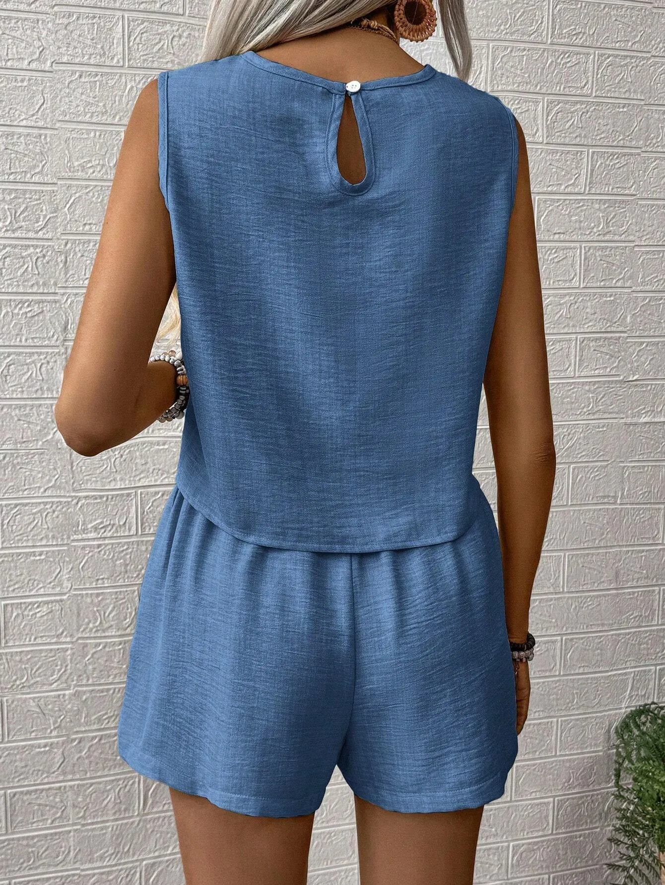 Relaxed Fit Sleeveless Top and Soft Shorts Two-Piece Set Perfect for Warm Days Outdoors