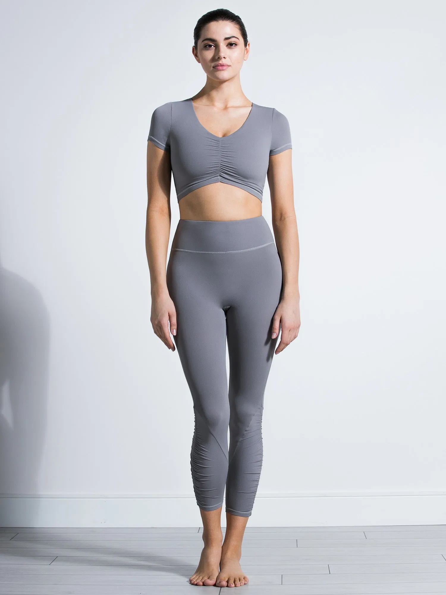 RUCHED NUDE TEE, LUNAR GREY