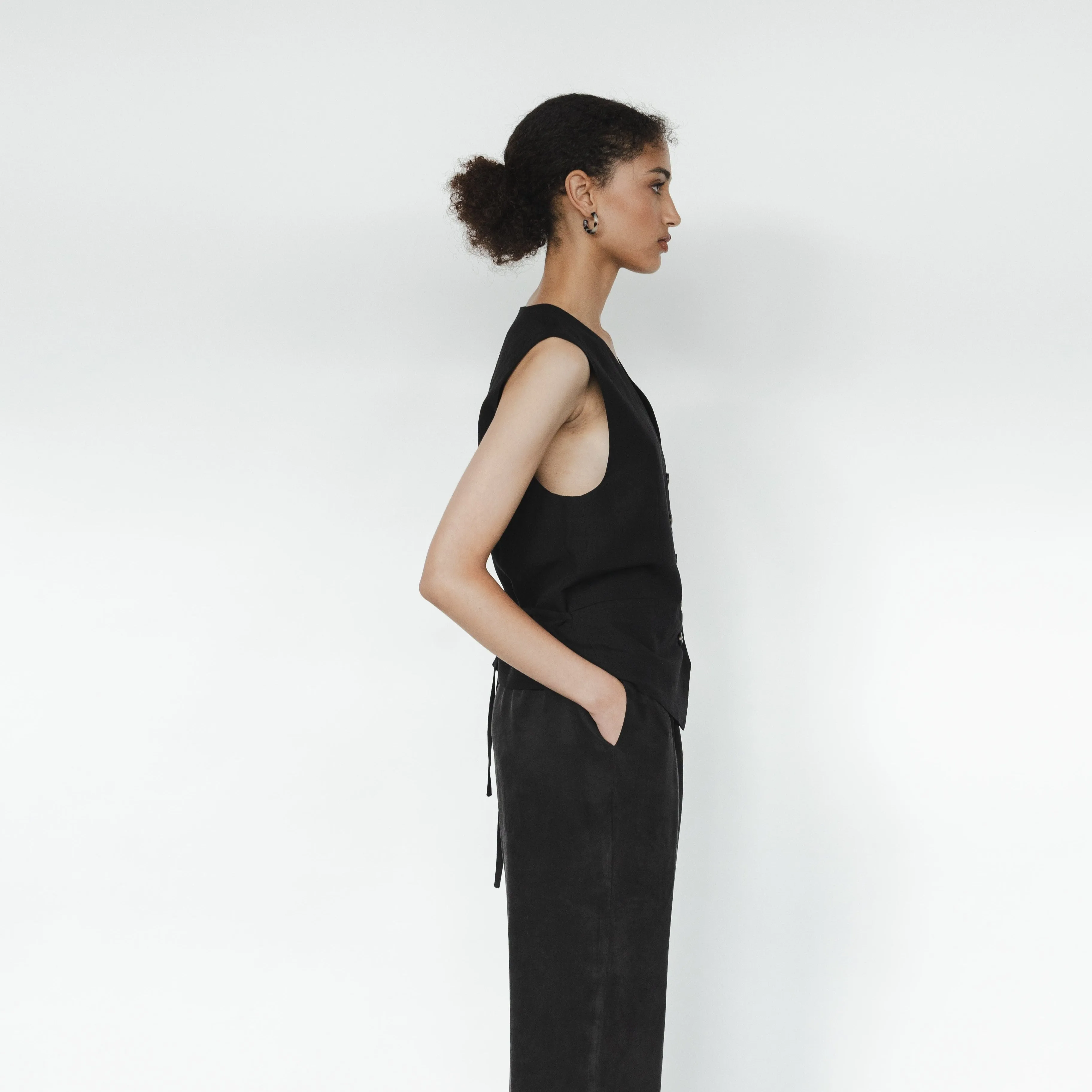 She Ties Waistcoat | Black