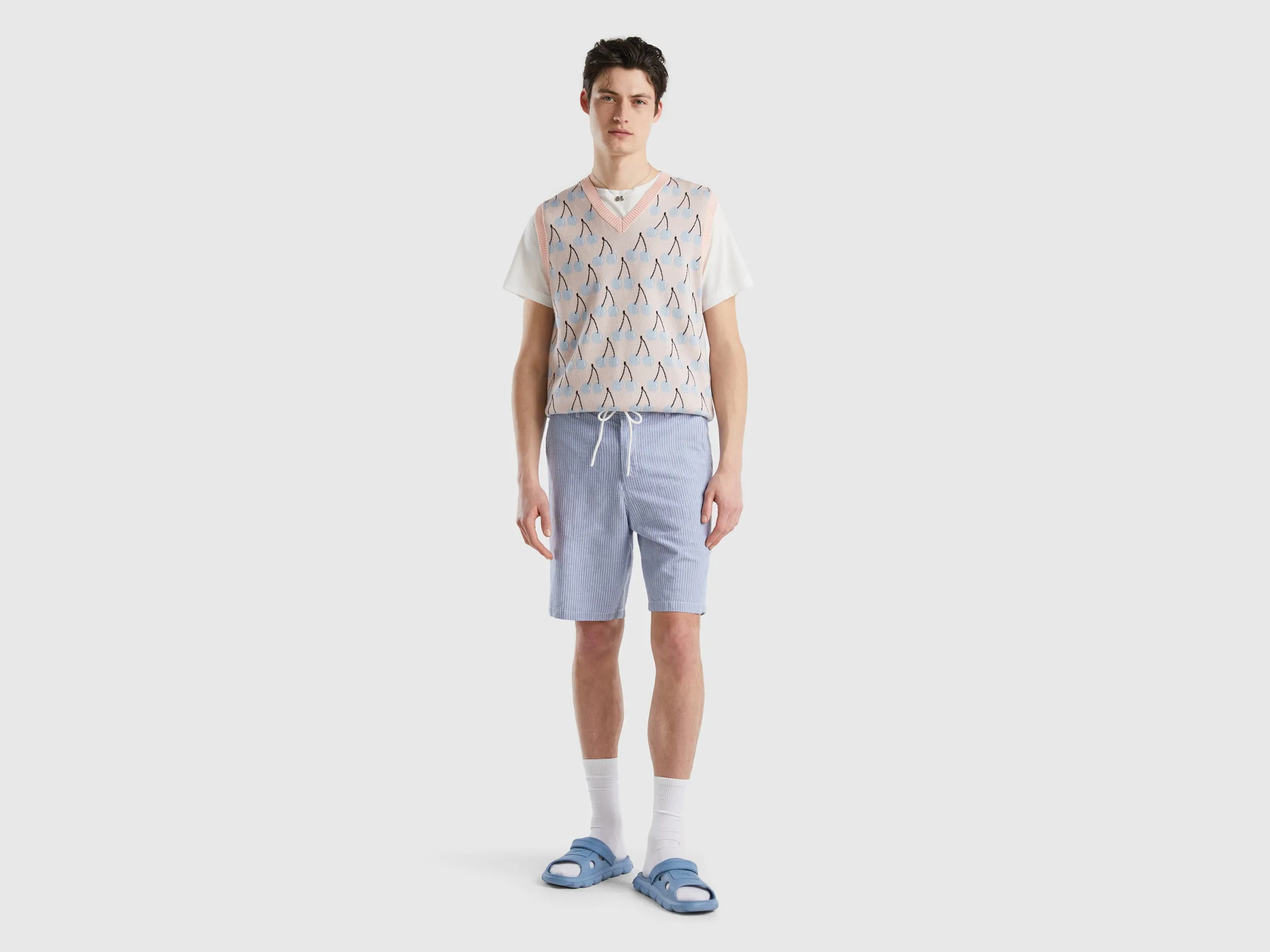 SHORT TROUSERS