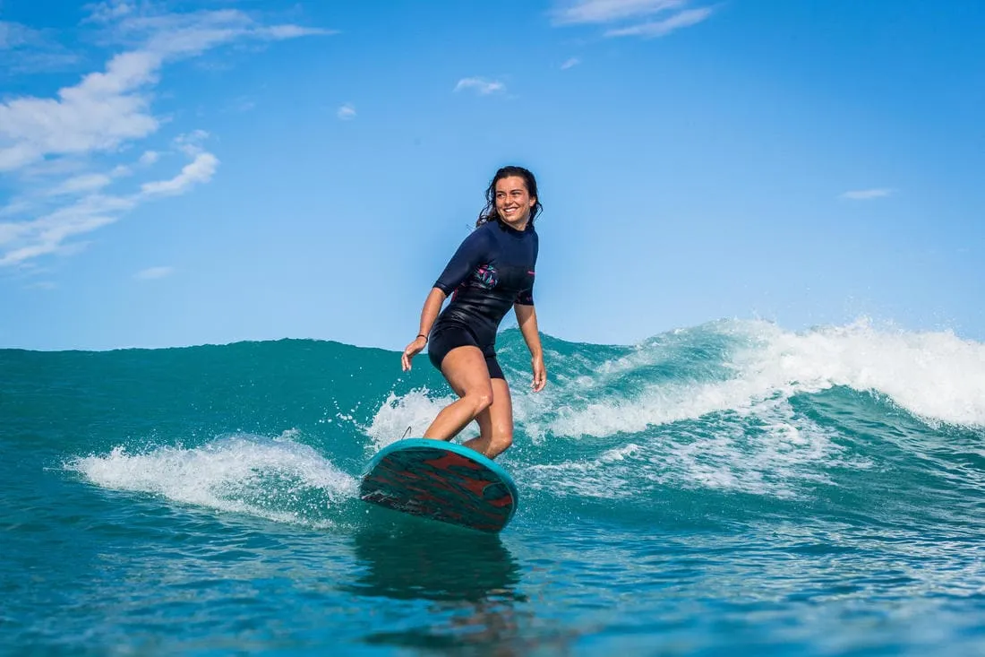 Shorty de surf femme 500 akaru zip dos manches courtes