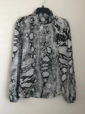Snake print light top