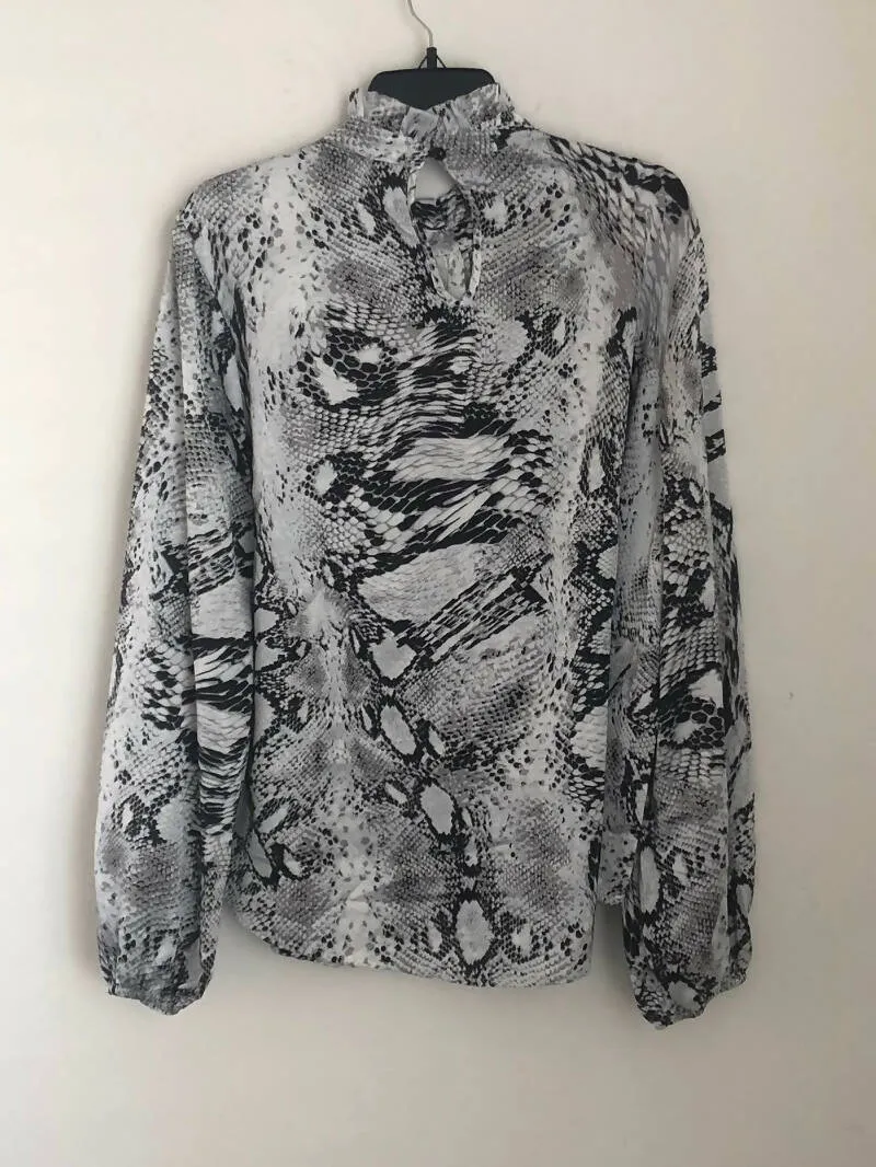 Snake print light top