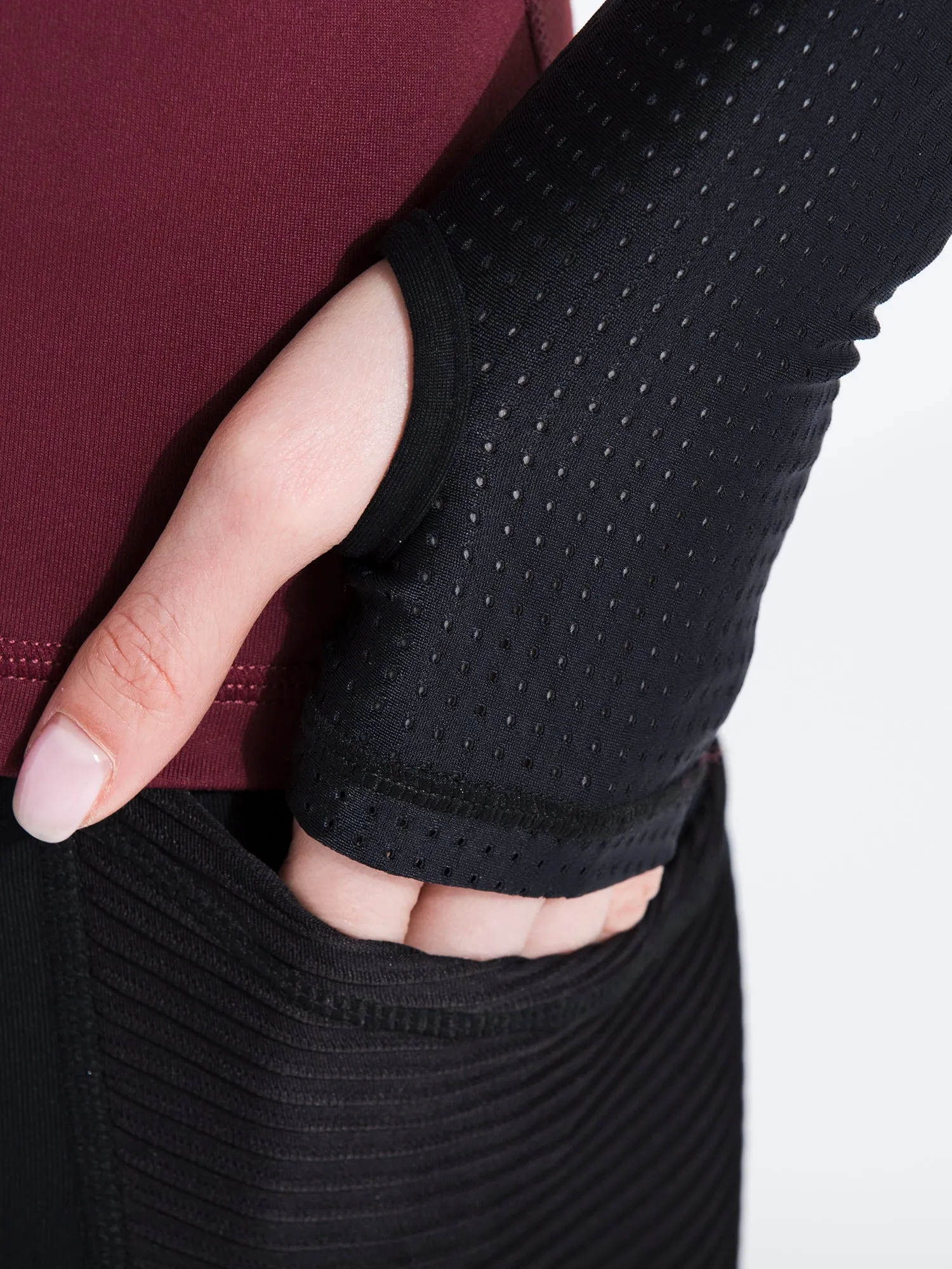 TRIANGLE MESH TEE, BORDEAUX