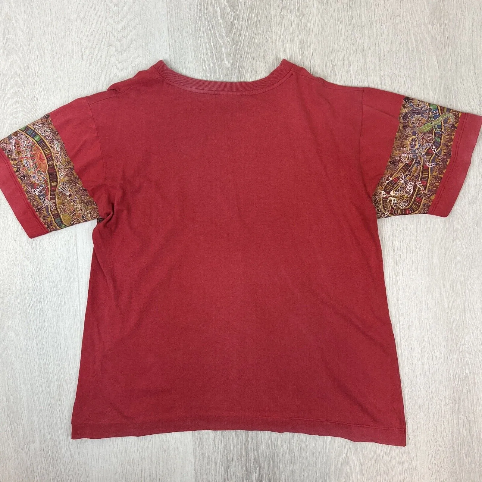 Vintage Goose’s T-Shirts Red Indigenous Art T-Shirt Size Medium Approx