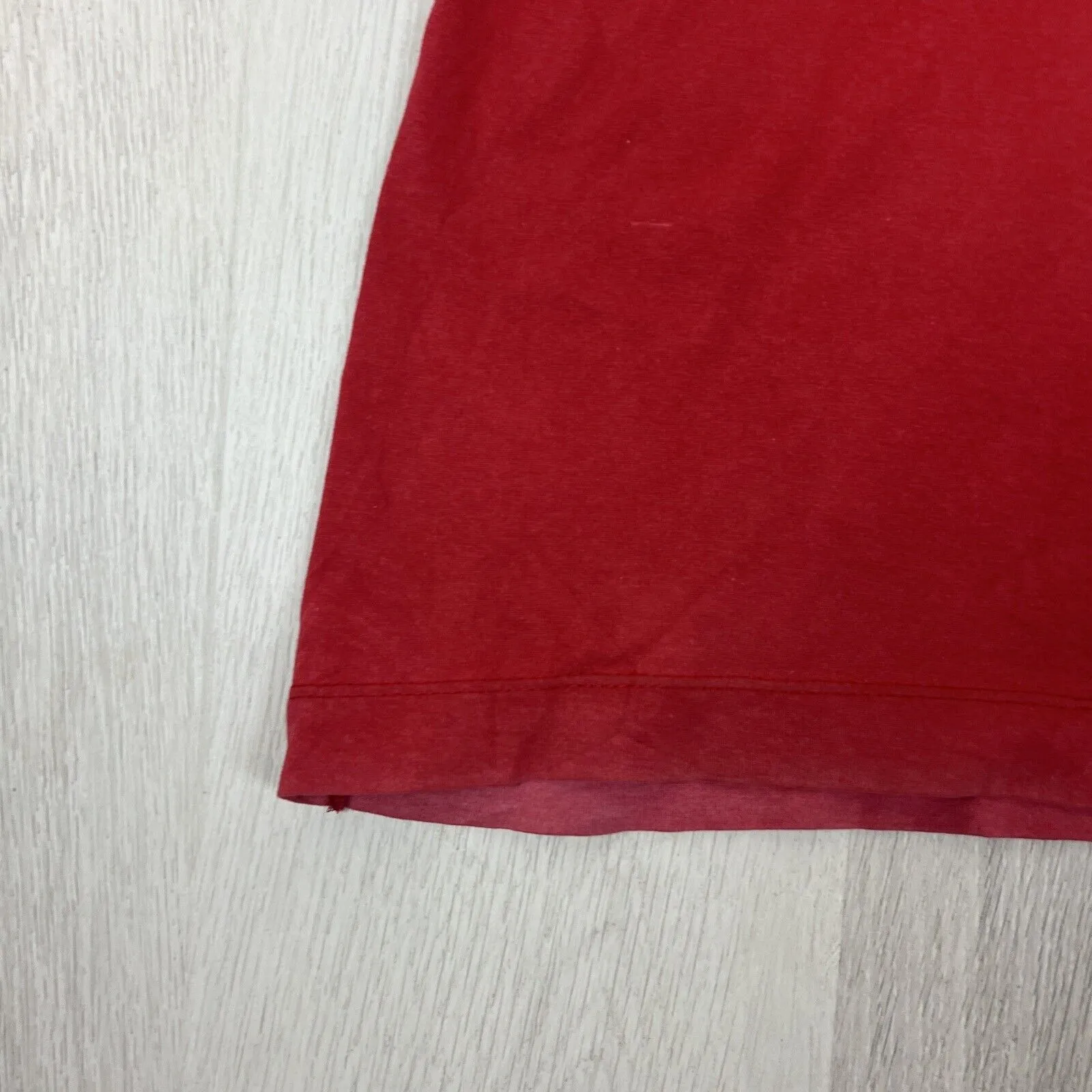 Vintage Goose’s T-Shirts Red Indigenous Art T-Shirt Size Medium Approx