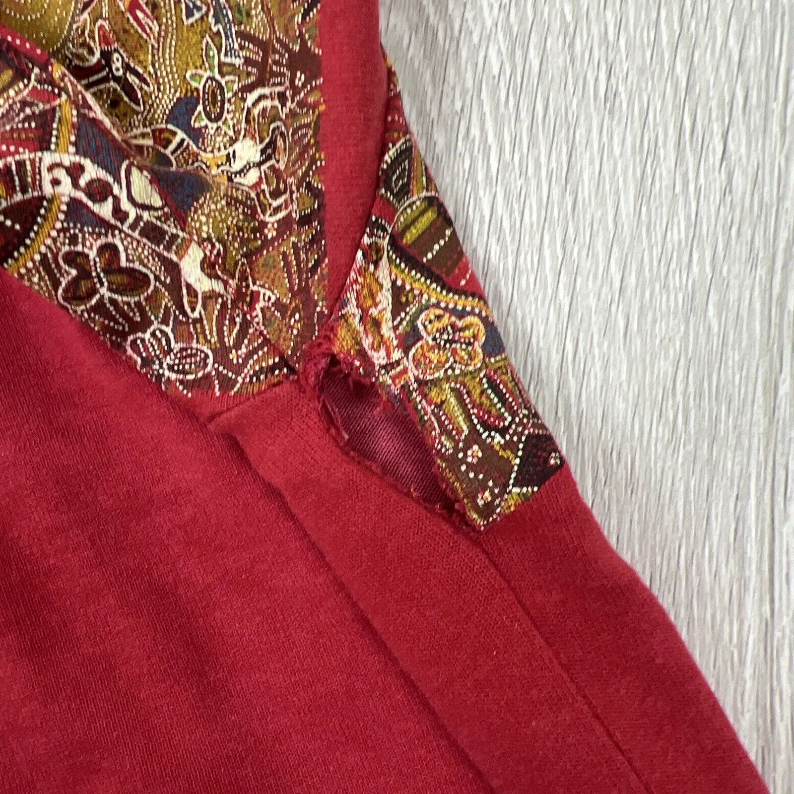 Vintage Goose’s T-Shirts Red Indigenous Art T-Shirt Size Medium Approx